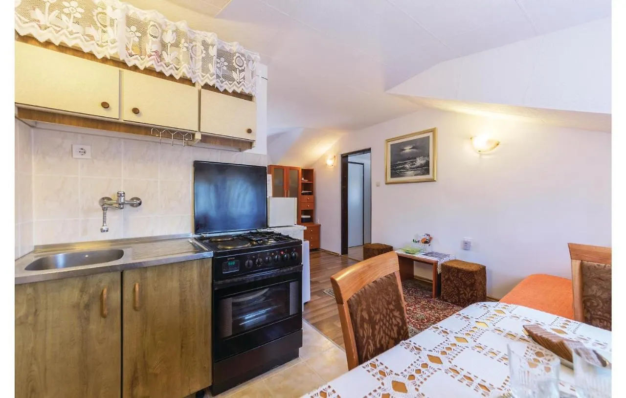 Lovely Apartment In Pavicini With Wifi
