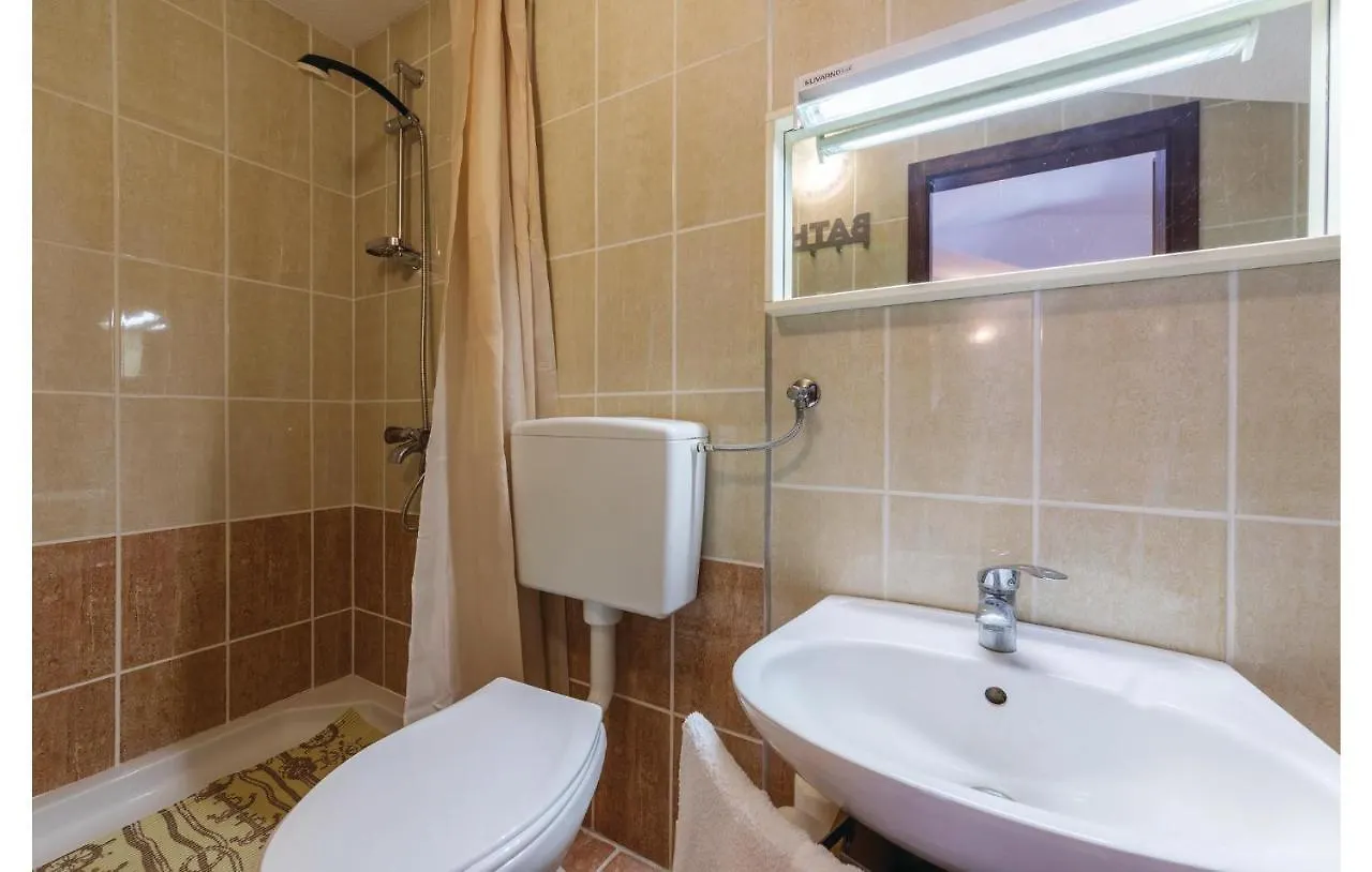 Lovely Apartment In Pavicini With Wifi