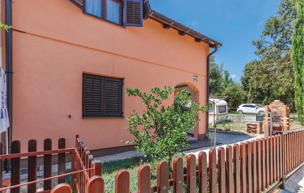 Lovely Apartment In Pavicini With Wifi