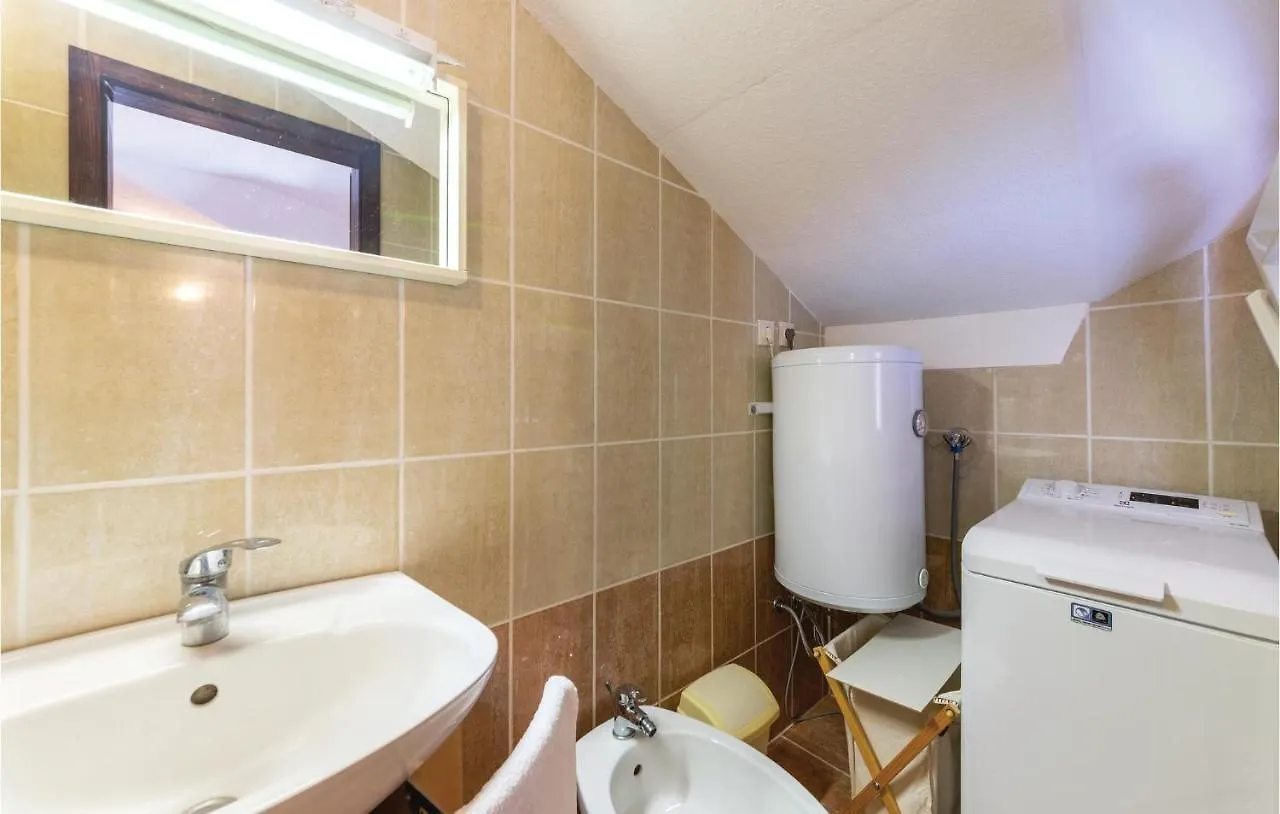 Lovely Apartment In Pavicini With Wifi